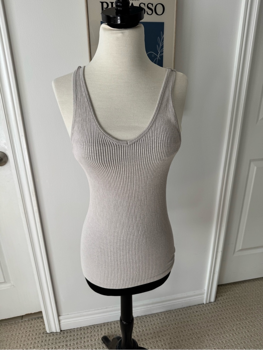 Athleta Ribbed V-Neck Tank Top - Light Taupe/ green size x small guc no tag